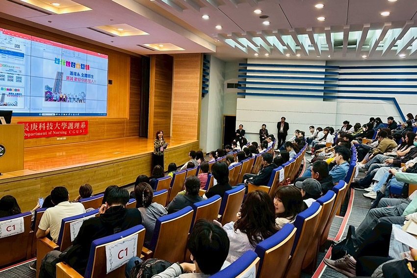 長庚科大護理系主任黃湘萍為新生座談講演,並為新生進行勉勵。 長庚科大/提供
