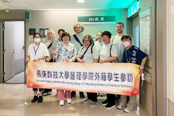 美國威斯康辛大學護理系師生在長庚科大的率領下，前往參訪嘉義長庚醫院。