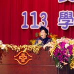 校長范君瑜於畢業典禮致詞，勉勵畢業生以堅韌心志與開闊視野迎接未來挑戰
