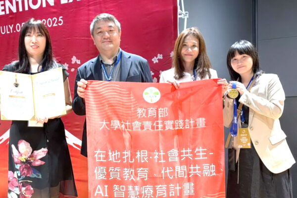 長庚科大幼保系常雅珍主任（左一）、長庚大學人工智慧系張賢宗教授（左二）、長庚大學工設系蔡采璇教授（右二）。（長庚科大與長庚大學提供）