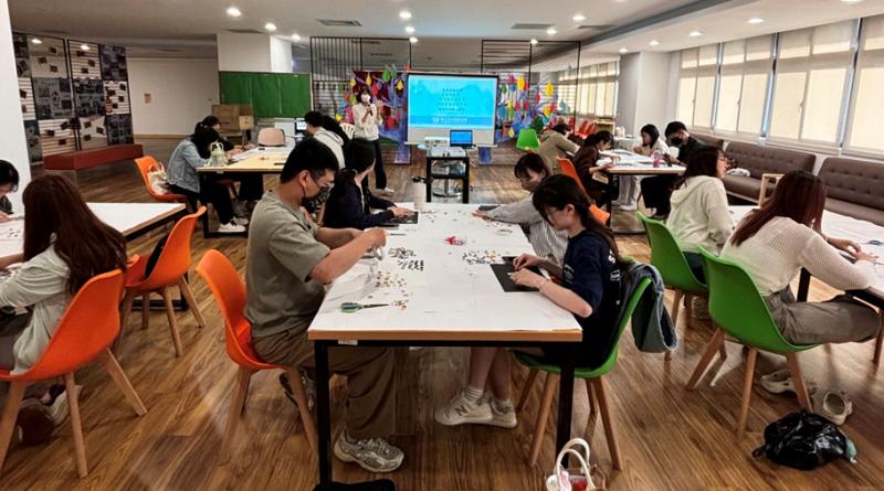 用正念與馬賽克拼貼創造心靈對話活動進行實況