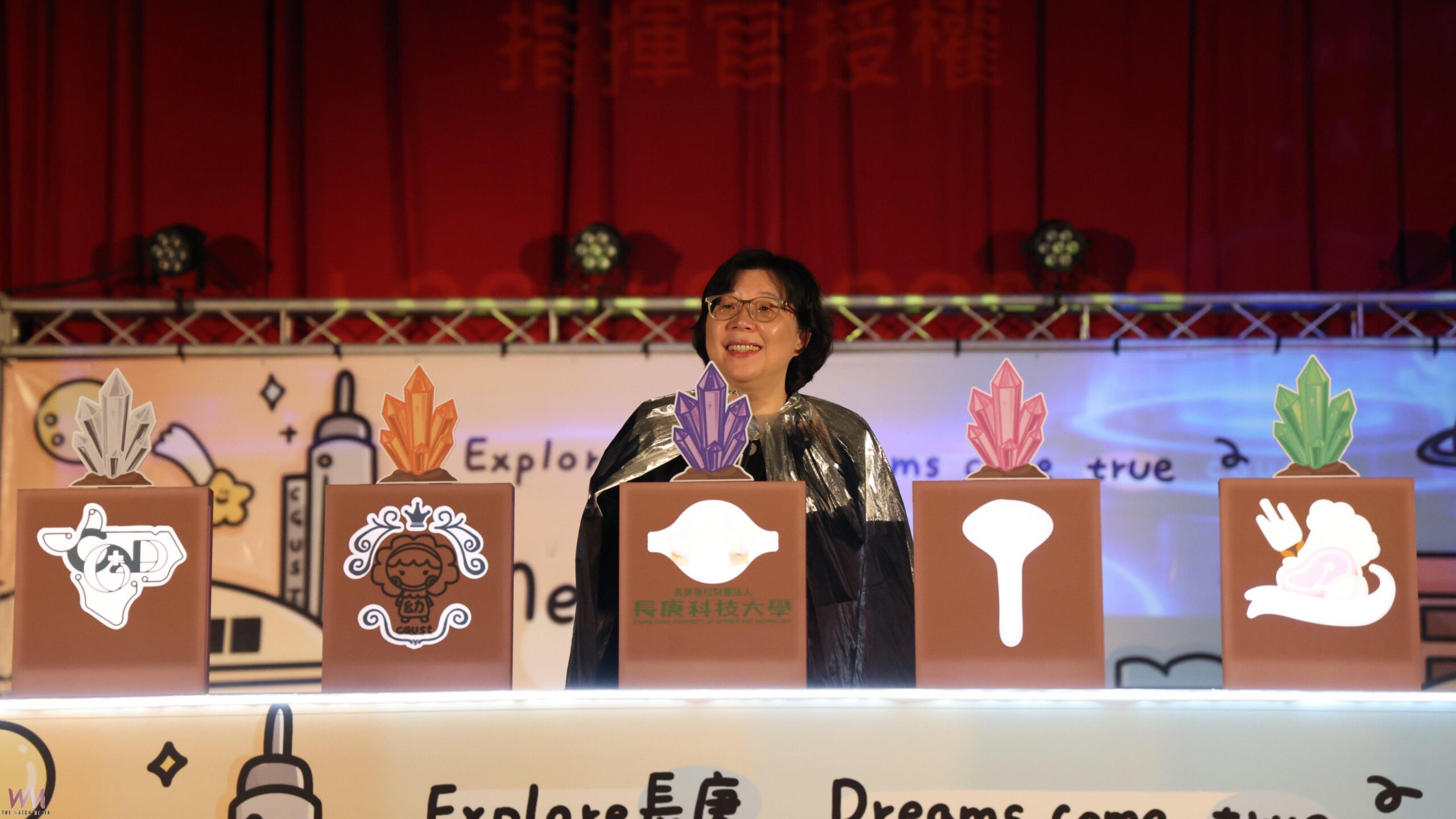 長庚科大校長范君瑜於林口校區典禮中誠摯歡迎新生。